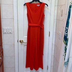 Elegant Calvin Klein sleeveless Jumpsuit